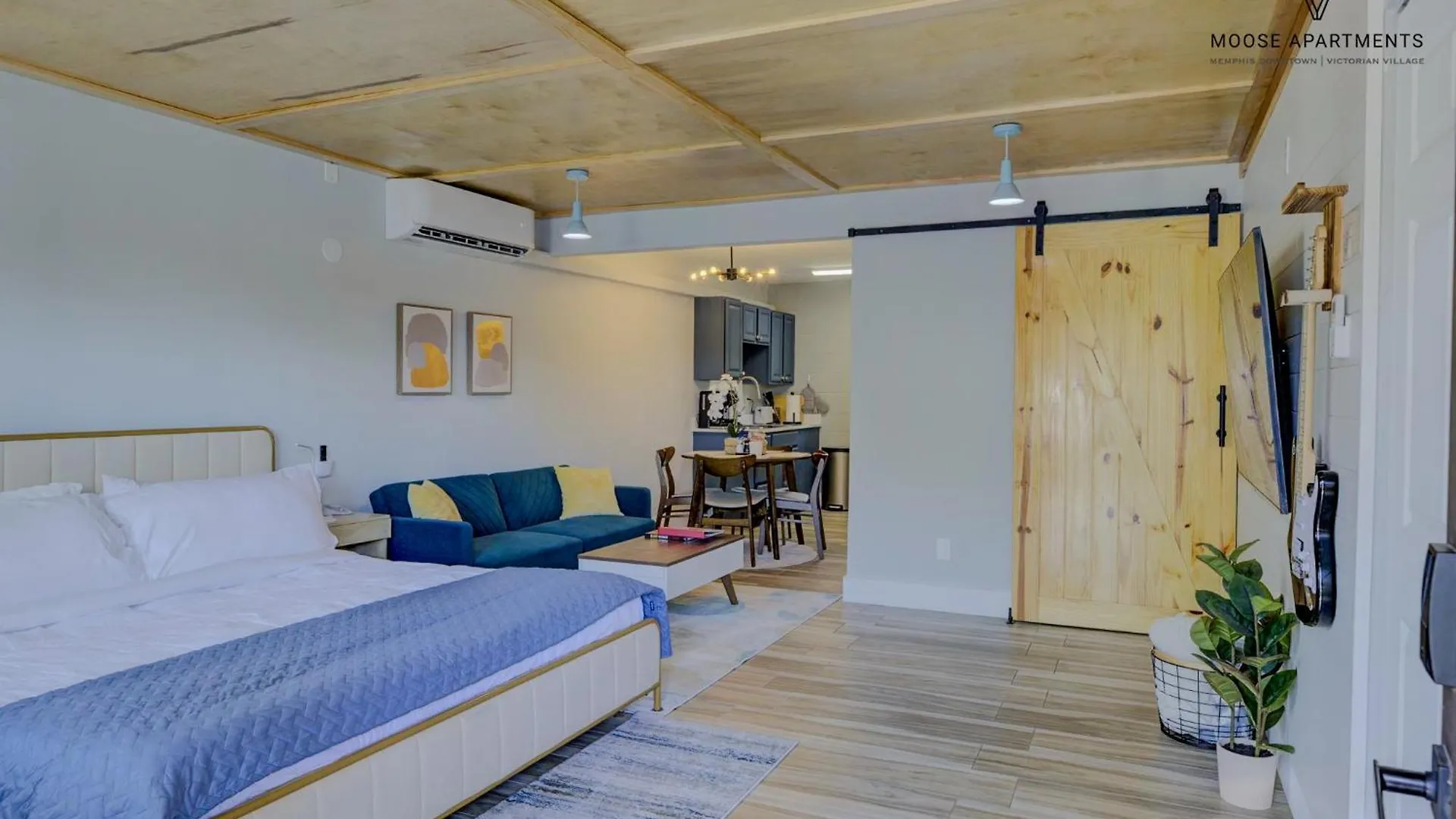 The Moose #5 - Modern Comfy Studio With King Bed, Free Parking & Fast Wifi Memphis Apartment