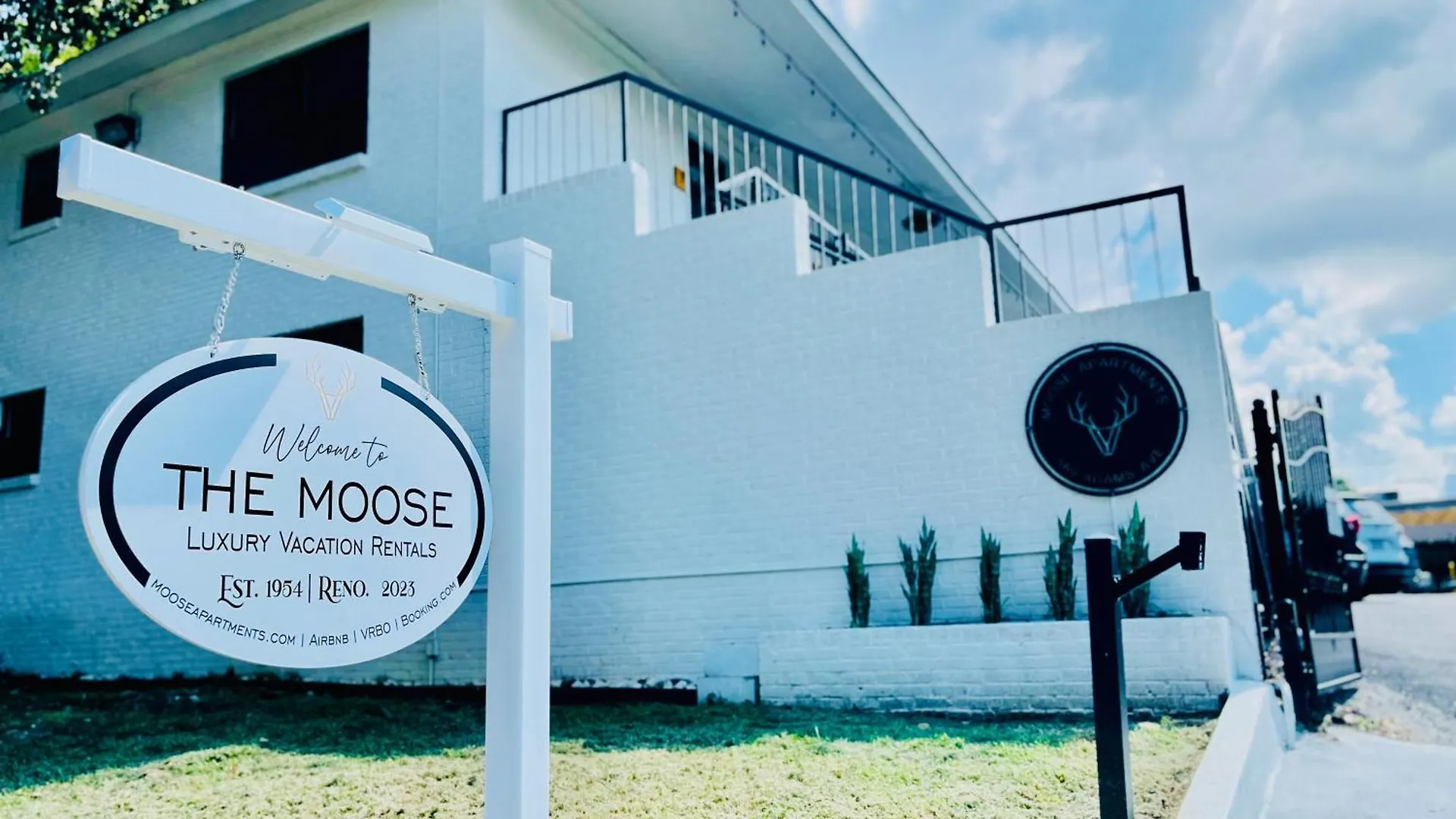 Apartment The Moose #5 - Modern Comfy Studio With King Bed, Free Parking & Fast Wifi Memphis